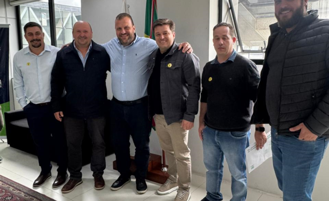 Administração Municipal de Pranchita busca novas melhorias para a área social em viagem a Cur...