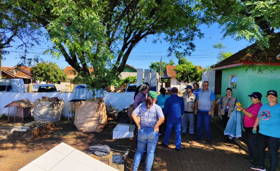 “Exército do Bem” realiza ação de limpeza no Cemitério Municipal em combate à Dengue e ...