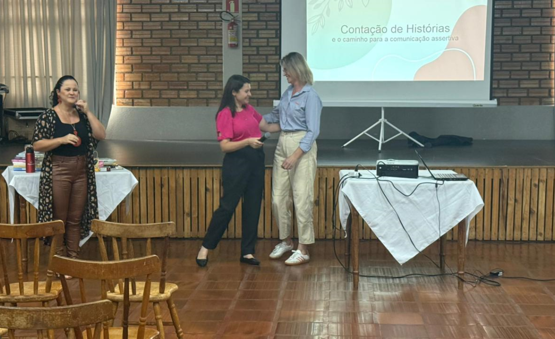 Pranchita realiza atividade de capacitação em Contação de Histórias para educadores