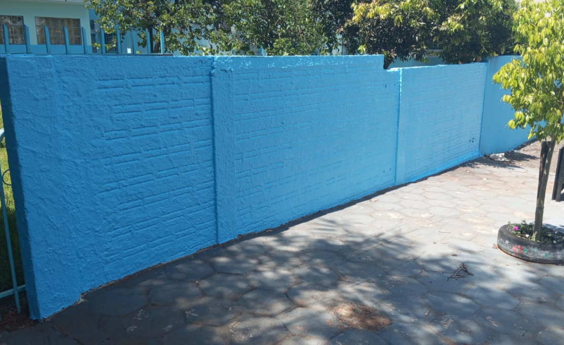 Secretaria de Educação e Administração Municipal realizam melhorias na pintura da Escola Mun...