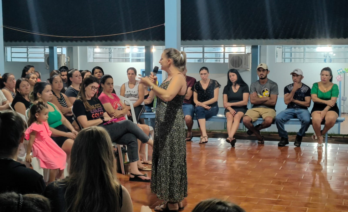 Escola Municipal Márcia Canzi Malacarne realiza reunião de pais e posse da nova diretoria da A...