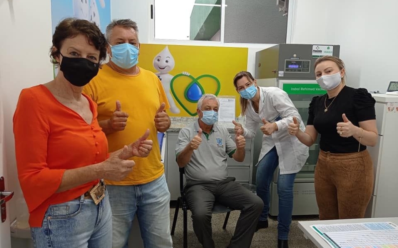 PRIMEIRO PROFISSIONAL IMUNIZADO 