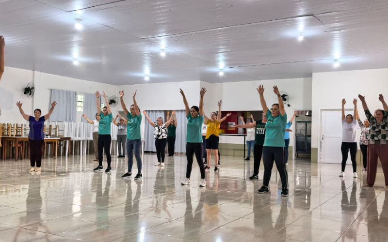 Pranchita inicia projeto Vida Ativa com ginástica para pessoas idosas