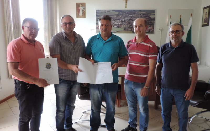 Novo campo sintético para o município