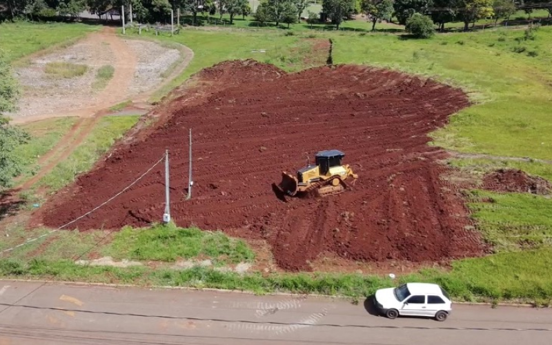 Administração Municipal de Pranchita inicia terraplanagem para construção da Super Creche no bairro Fundo de Vale