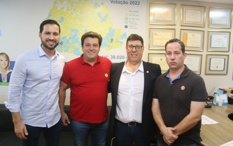 Prefeito de Pranchita se reúne com deputados em Curitiba e recebe apoio para novos recursos