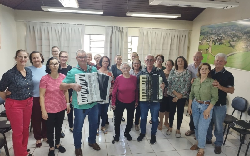 Grupo Contente de Vívere recebe visita especial da Senhora Aurélia Grandi